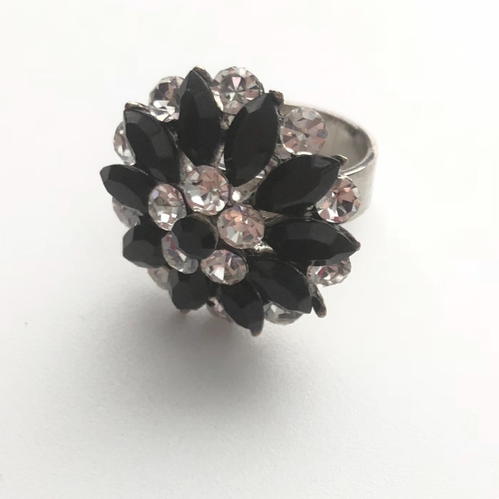 Size 6 floral black and clear diamond ring